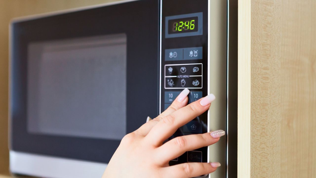 What to Consider When Buying a New Microwave